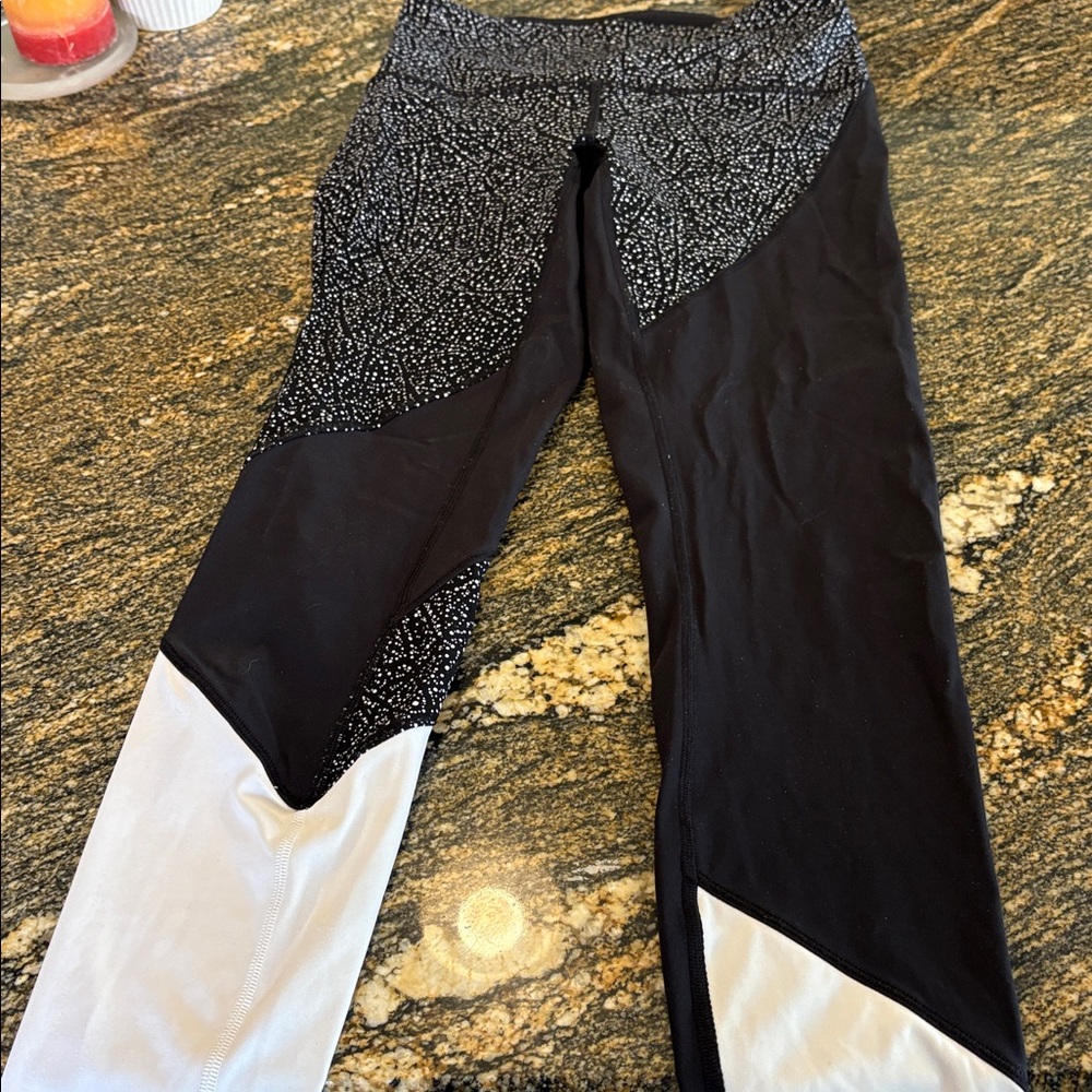 Black and White Patterned Leggings
